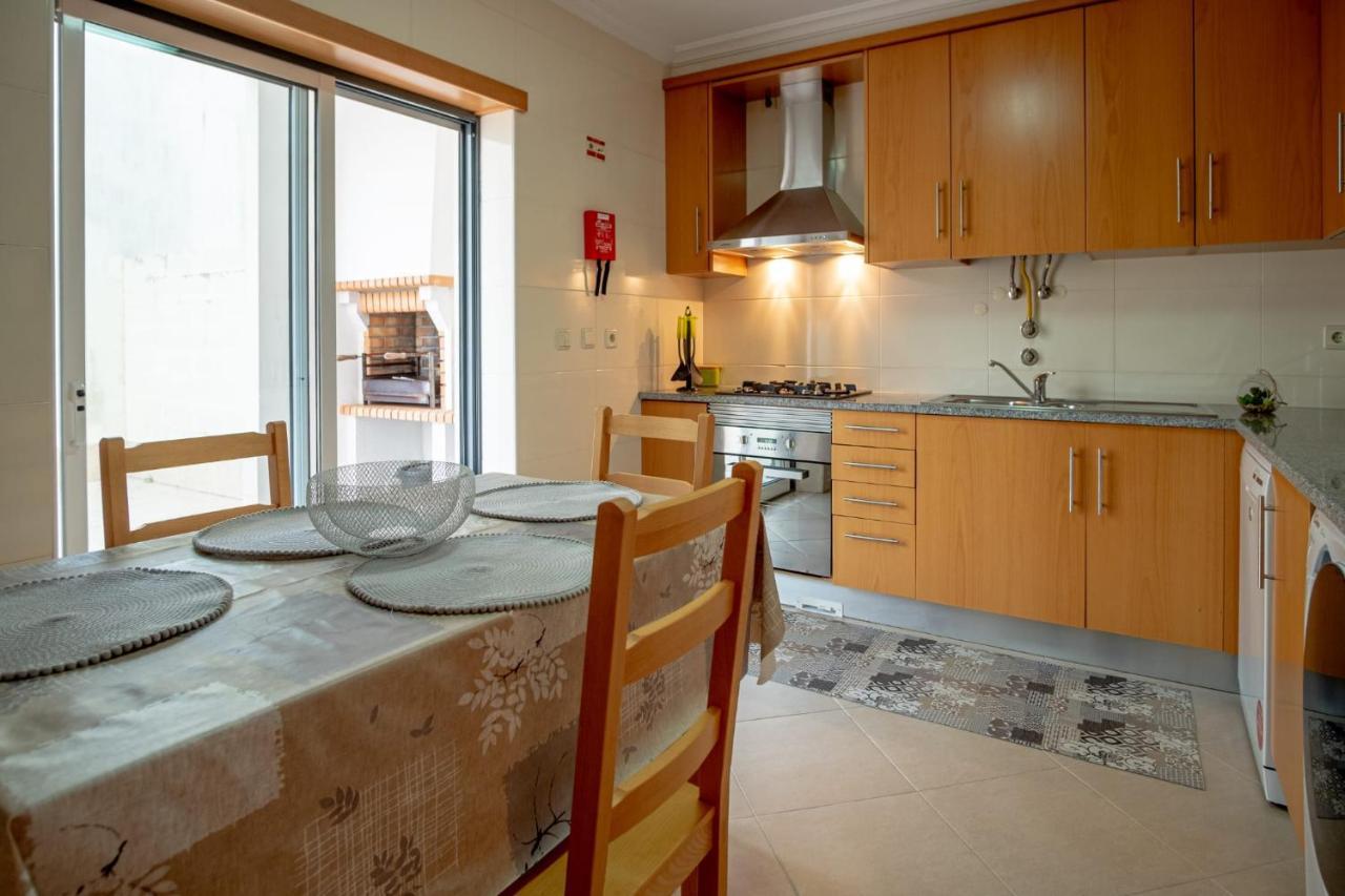 Sea House Apartment Nazare Bagian luar foto